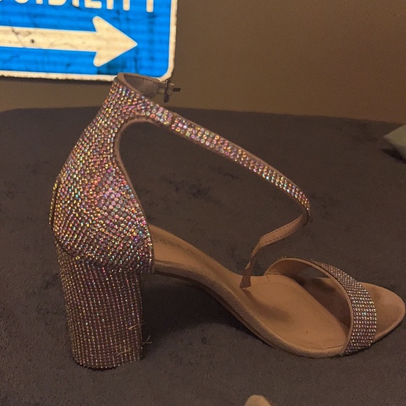 Dressy heels . They are a size 8 - Picture 3 of 3